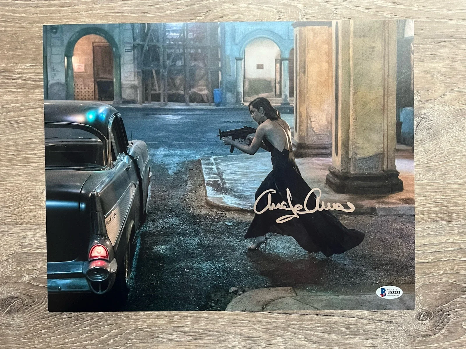 Ana De Armas — ANA DE ARMAS SIGNED 11X14 PHOTO JAMES BOND NO TIME TO DIE BECKETT COA, изображение 2