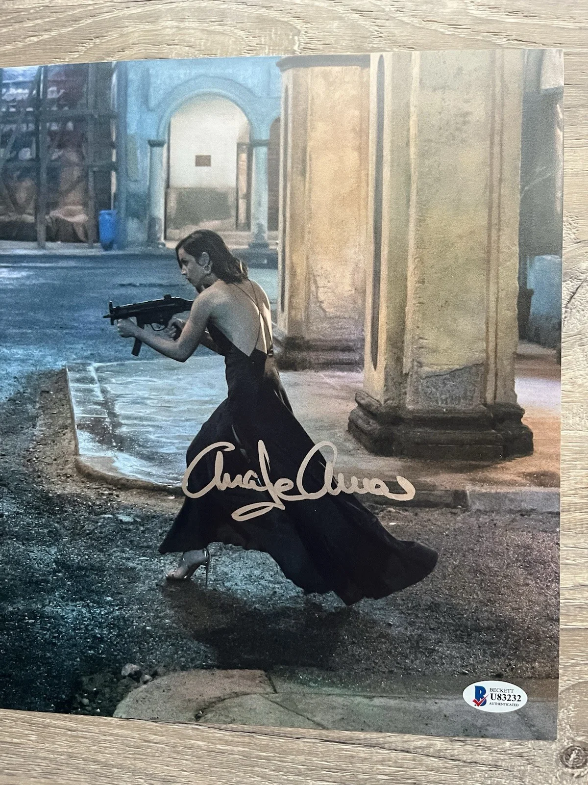 Ana De Armas — ANA DE ARMAS SIGNED 11X14 PHOTO JAMES BOND NO TIME TO DIE BECKETT COA, изображение 3