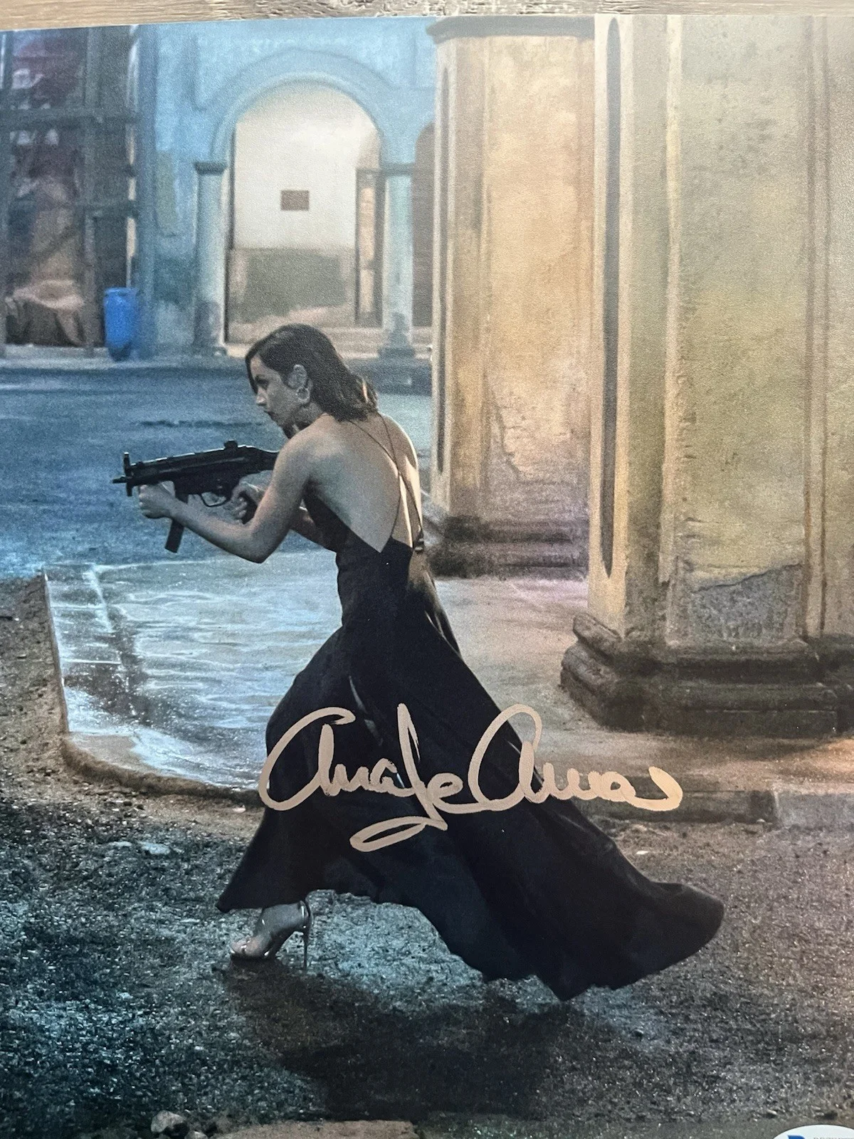 Ana De Armas — ANA DE ARMAS SIGNED 11X14 PHOTO JAMES BOND NO TIME TO DIE BECKETT COA, изображение 4