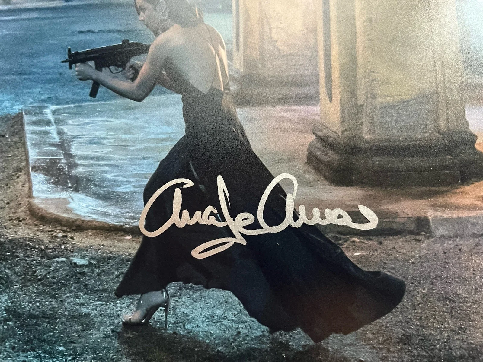 Ana De Armas — ANA DE ARMAS SIGNED 11X14 PHOTO JAMES BOND NO TIME TO DIE BECKETT COA, изображение 5