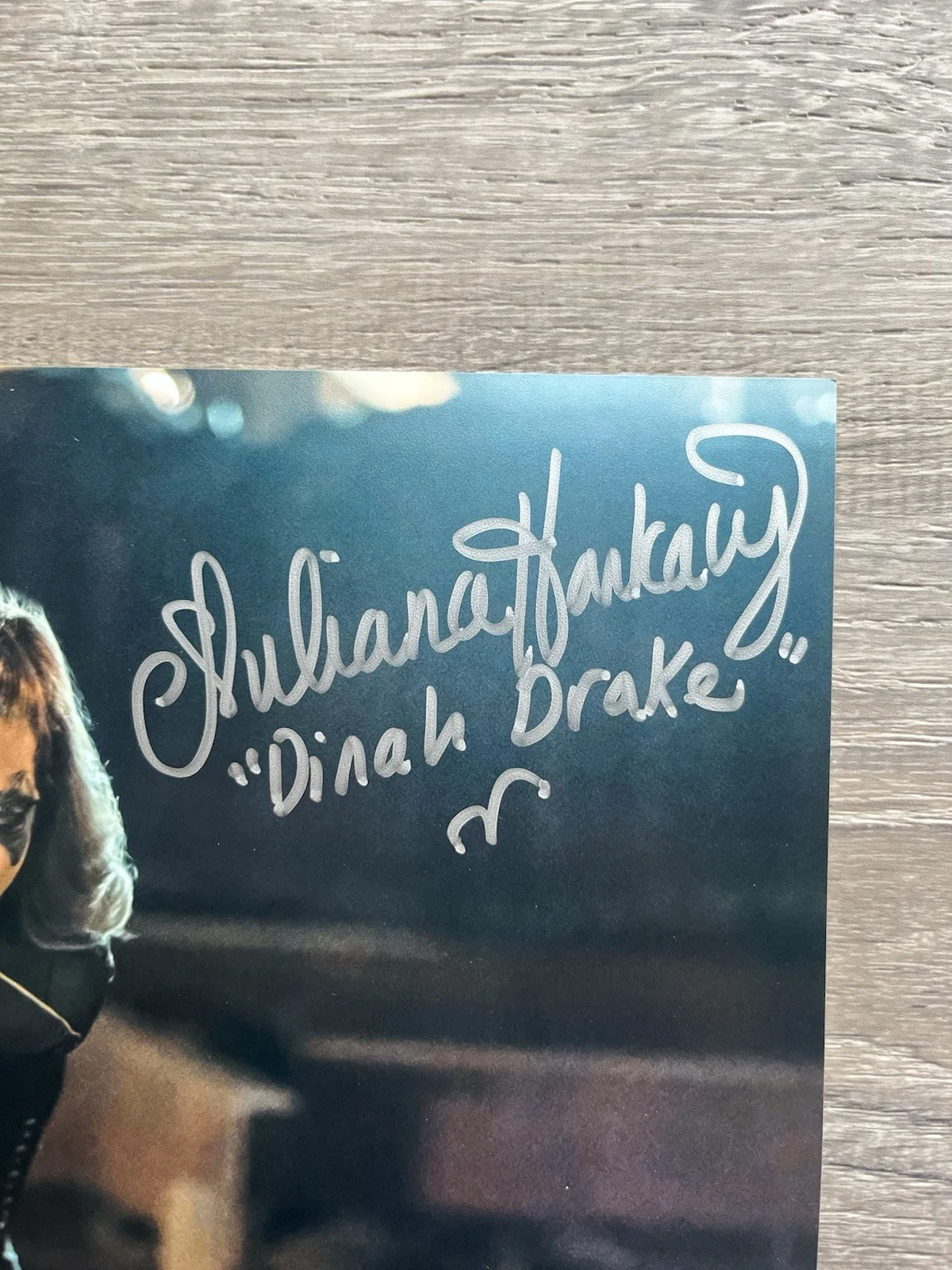 Juliana Harkavy — Juliana Harkavy Signed Black Canary 8x10 Photo ACOA Arrow DC Dinah Drake, изображение 4