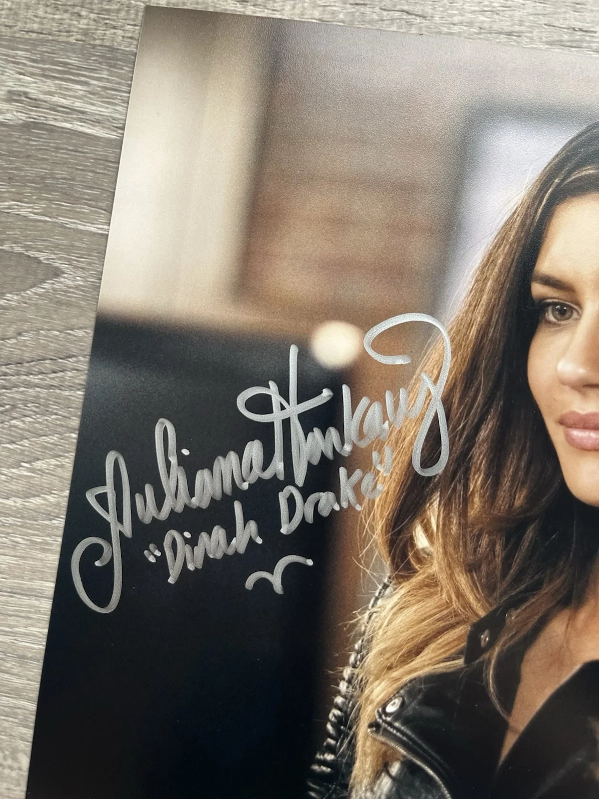 Juliana Harkavy — Juliana Harkavy Signed Black Canary 8x10 Photo ACOA Arrow DC Dinah Drake, изображение 4