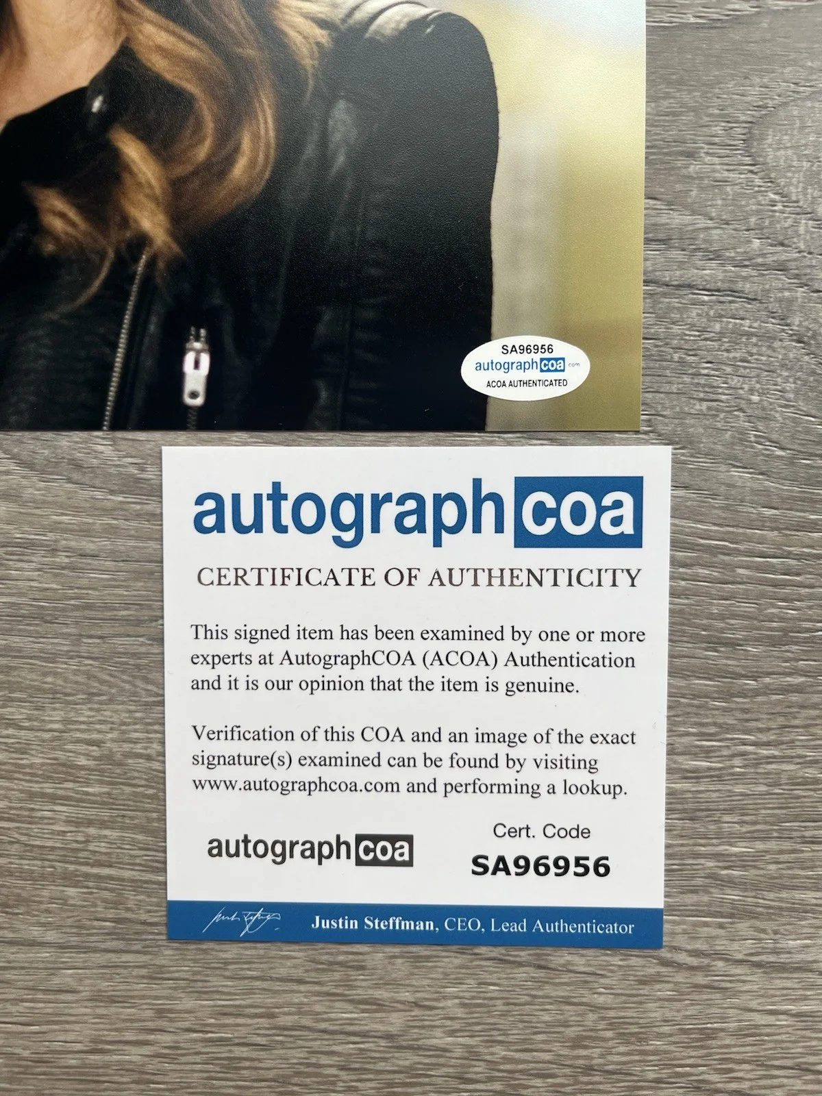Juliana Harkavy — Juliana Harkavy Signed Black Canary 8x10 Photo ACOA Arrow DC Dinah Drake, изображение 5