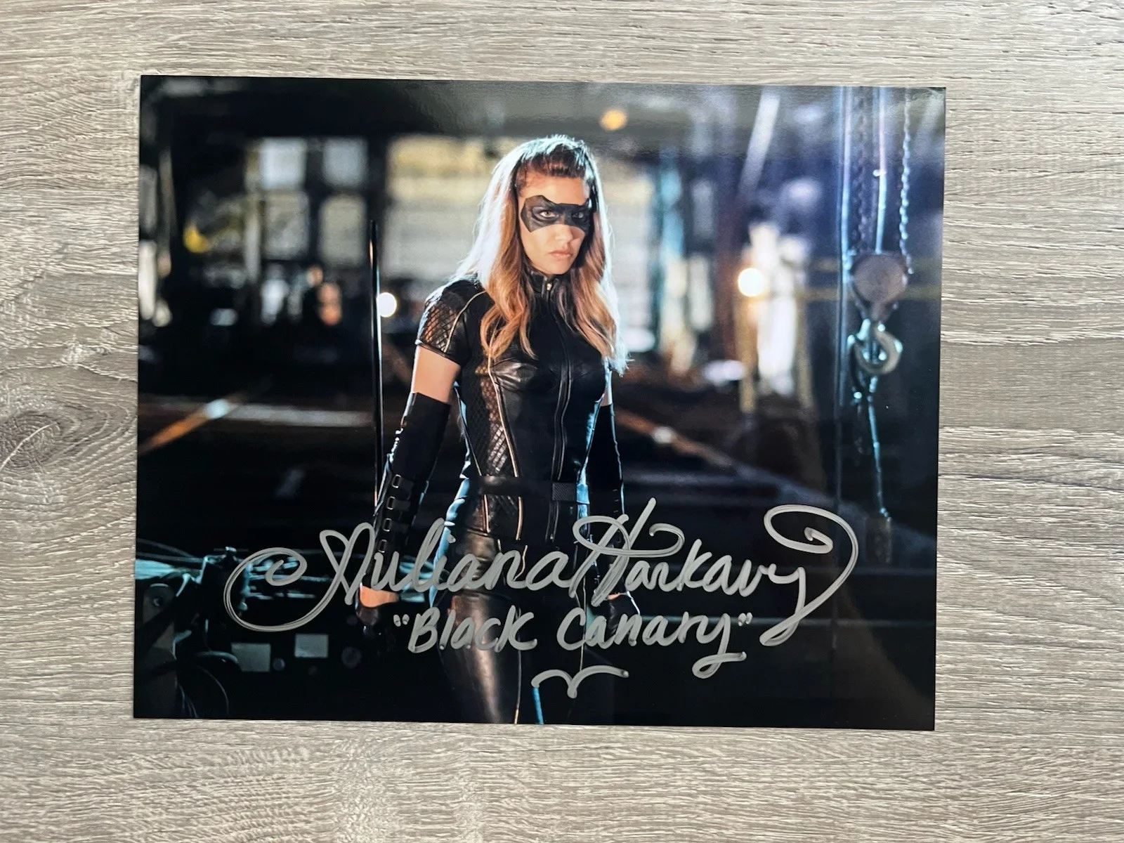 Juliana Harkavy — Juliana Harkavy Signed Black Canary Metallic 8x10 Photo ACOA COA Arrow DC, image 2