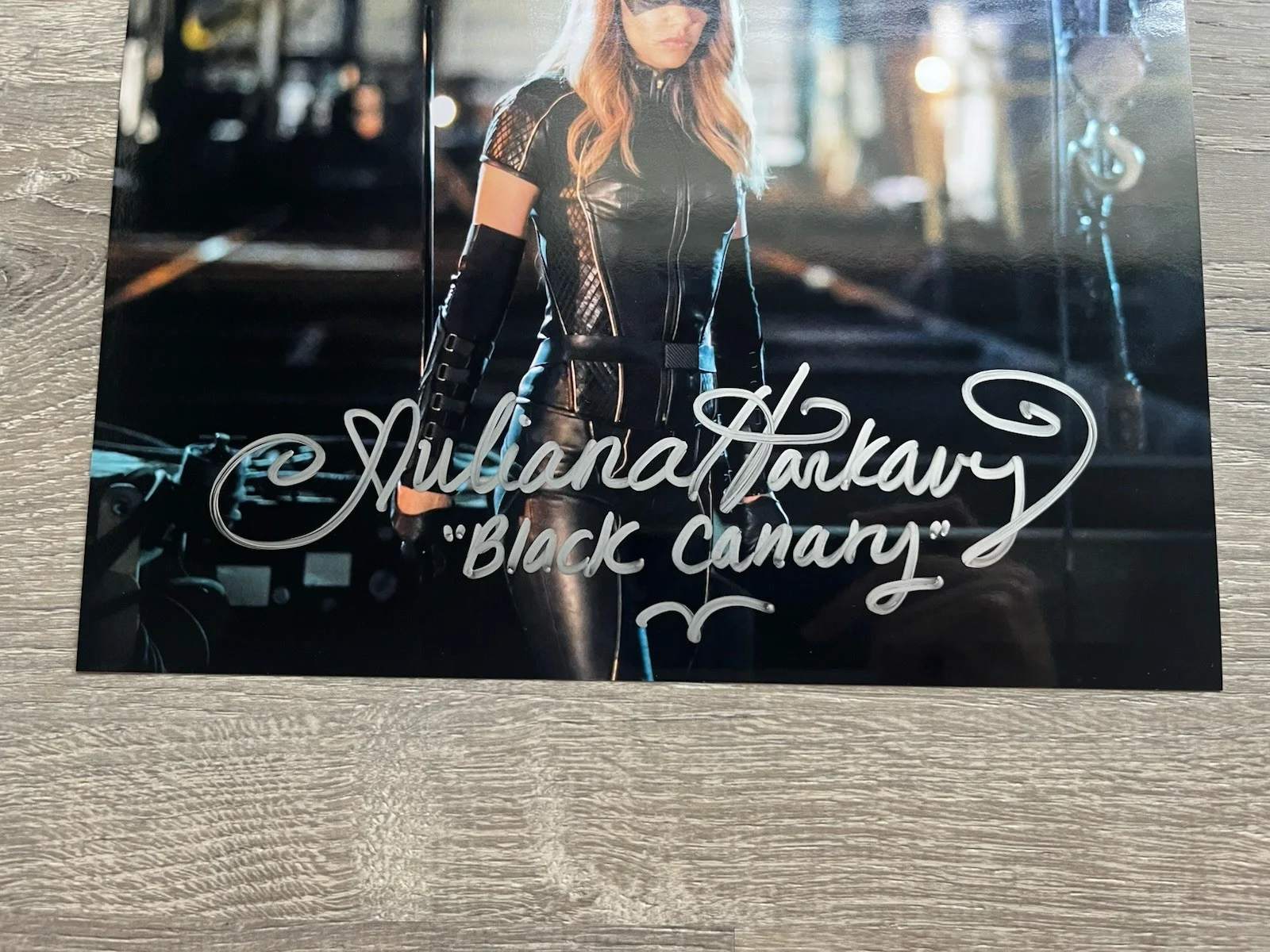 Juliana Harkavy — Juliana Harkavy Signed Black Canary Metallic 8x10 Photo ACOA COA Arrow DC, image 3
