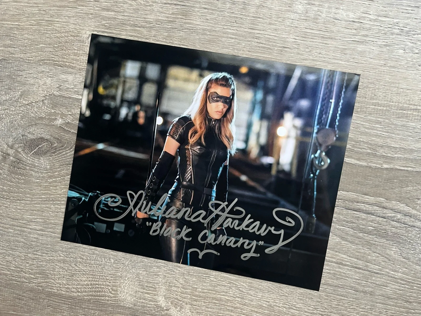 Juliana Harkavy — Juliana Harkavy Signed Black Canary Metallic 8x10 Photo ACOA COA Arrow DC, image 4