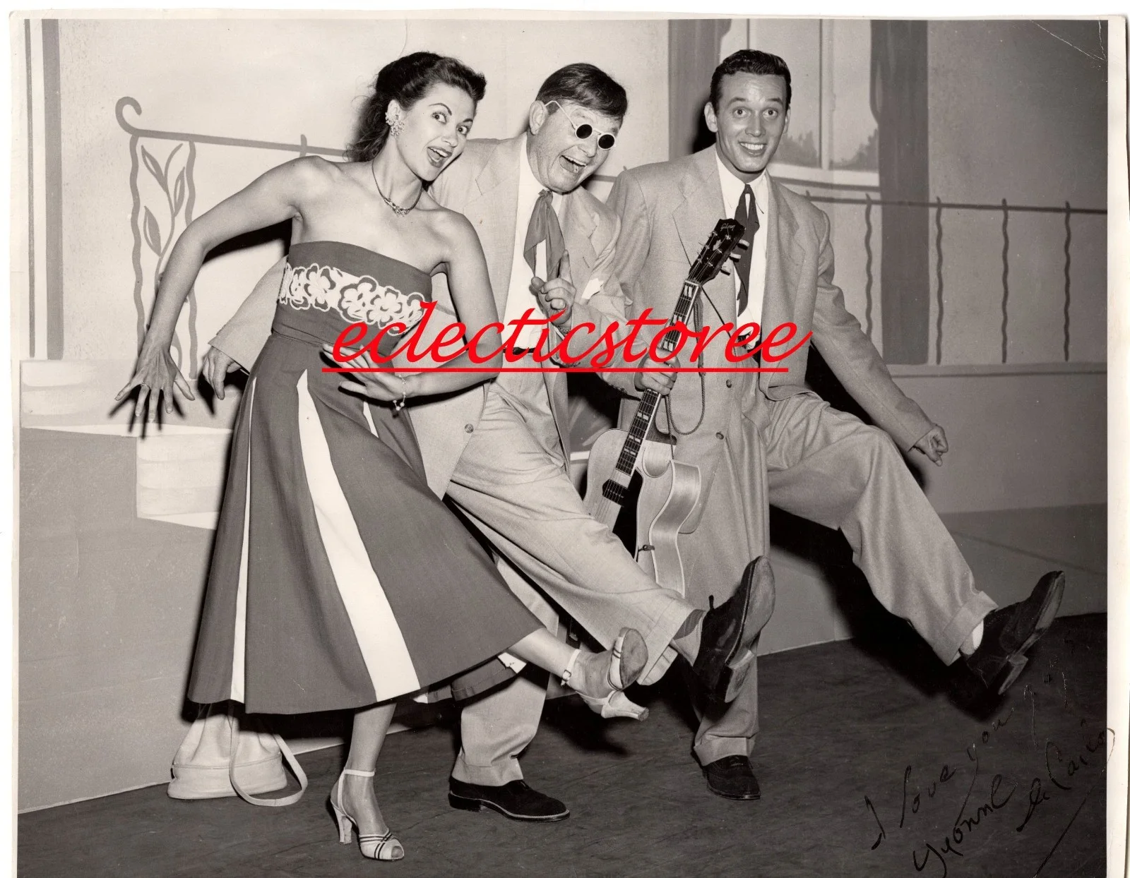 Yvonne de carlo — vintage original autograph photo Yvonne de Carlo jimmy dean other lily Munster