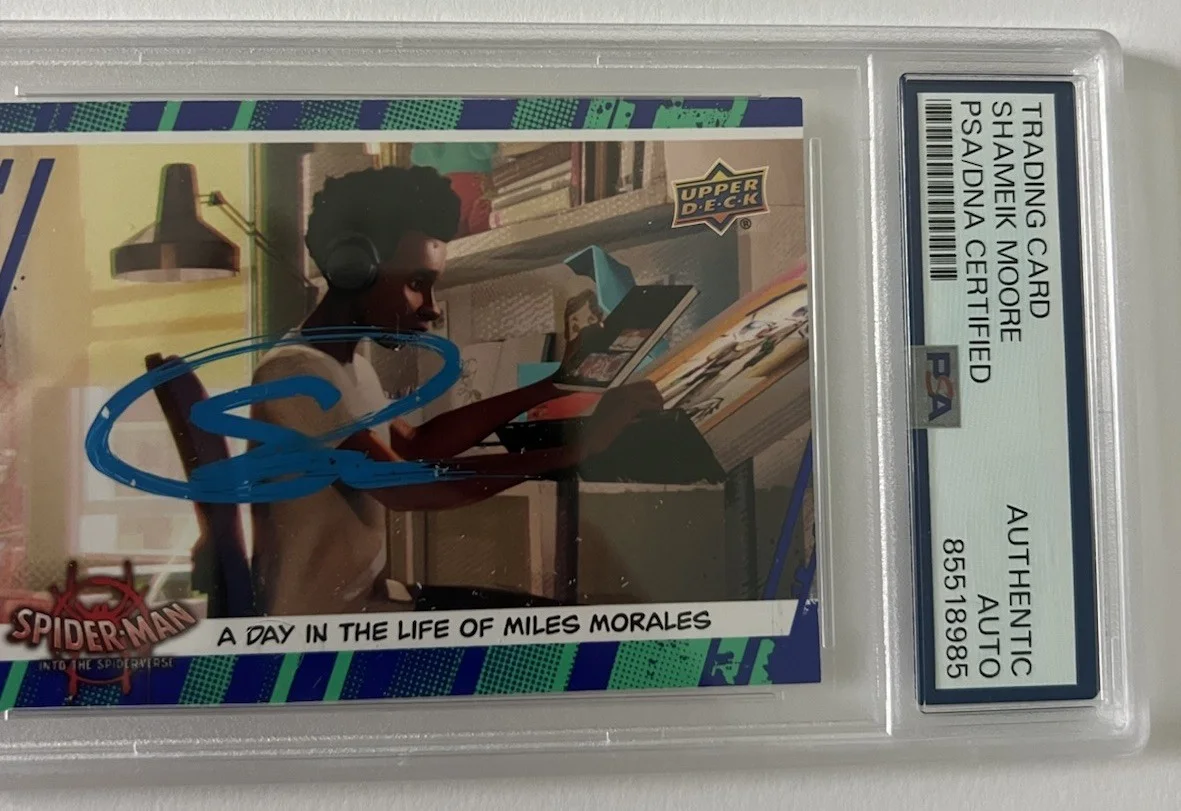 SHAMEIK MOORE — 2018 SPIDER-VERSE SHAMEIK MOORE Signed MILES MORALES Card PSA Slab autograph, изображение 2