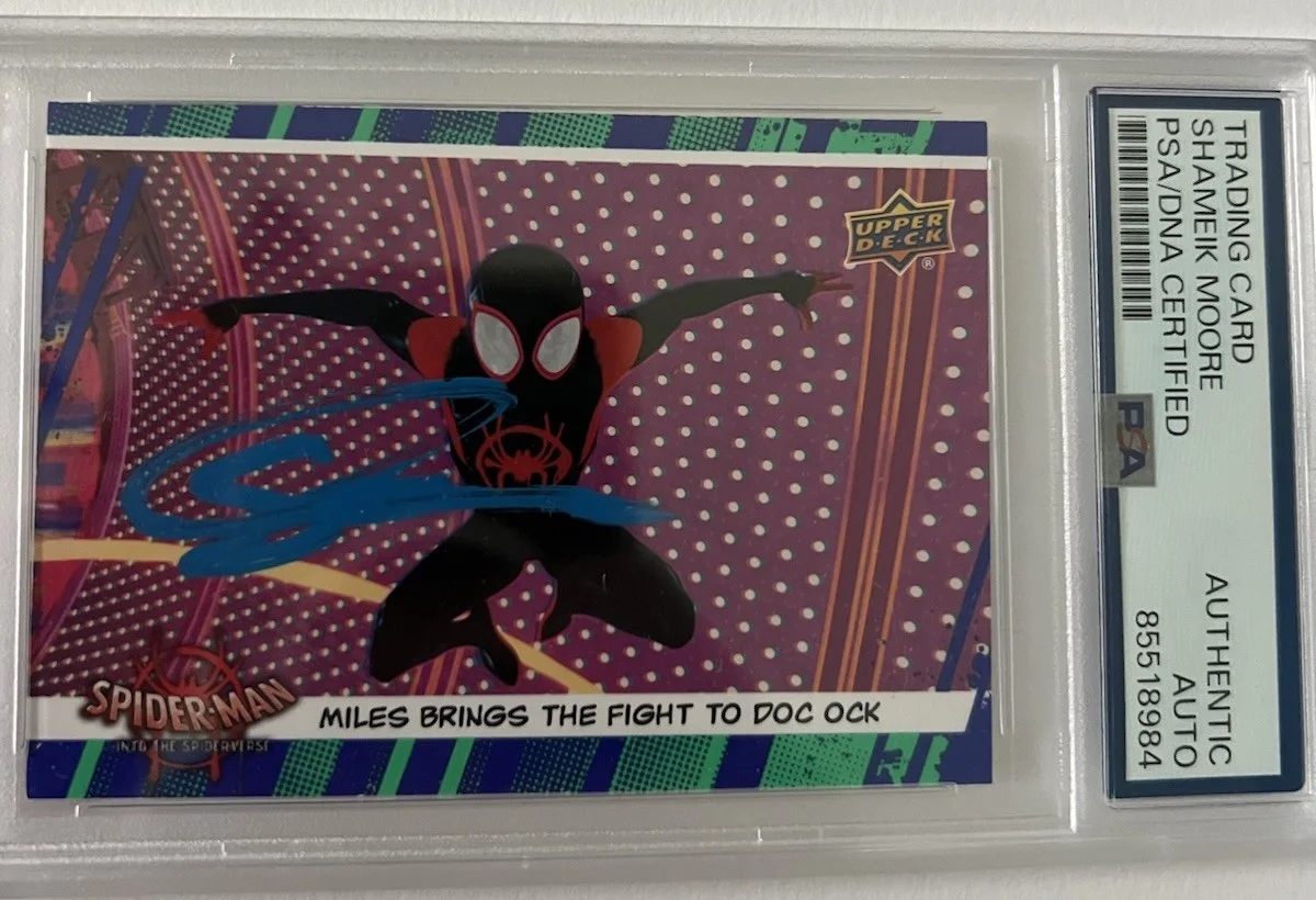 SHAMEIK MOORE — 2018 SPIDER-VERSE SHAMEIK MOORE Signed MILES MORALES Card PSA Slab autograph, изображение 2