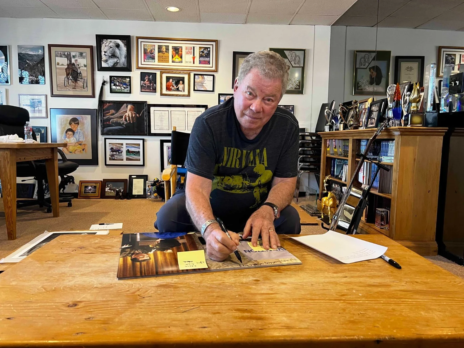 William Shatner Signed 16" x 20" Photo With "Get a Life" Saturday Night Live" Es, image 2