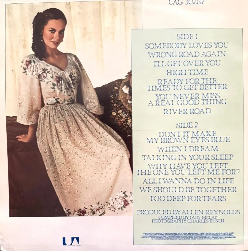 THE CRYSTAL GAYLE SINGLES ALBUM HAND SIGNED AUTOGRAPH LP "A GREAT COLLECTABLE", изображение 2