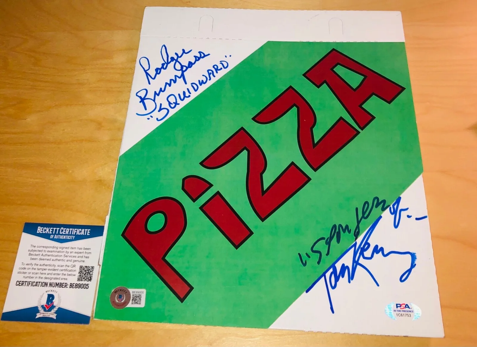 Tom Kenny — Tom Kenny Rodger Bumpass Spongebob Squidward Krusty Krab Pizza Signed Box PSA A