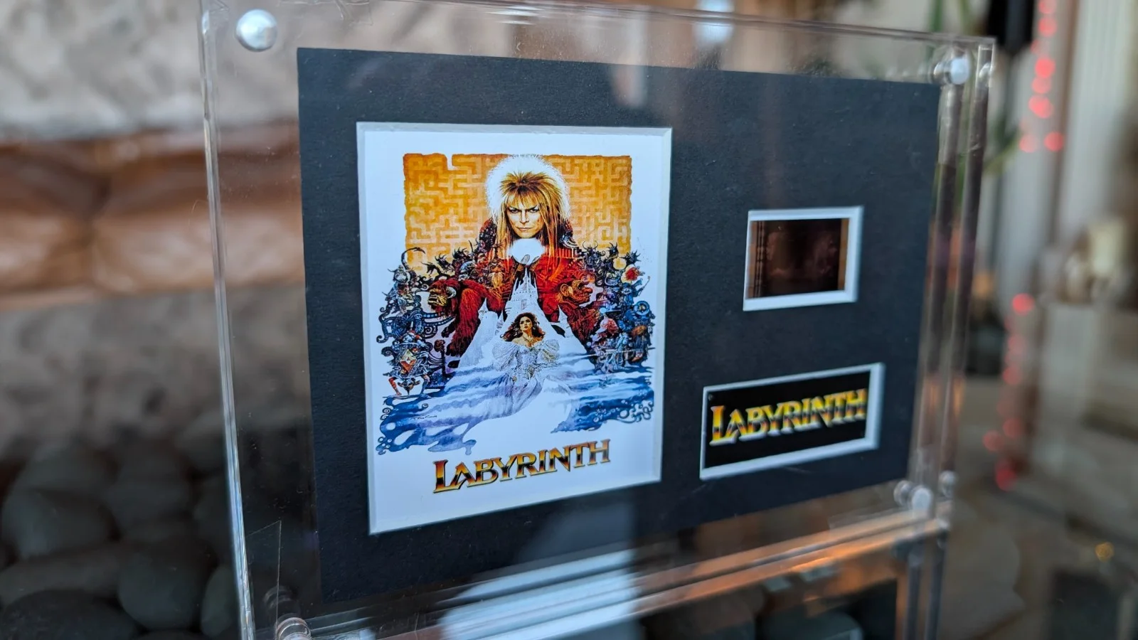 Labyrinth: Sarah - Genuine 35mm Film Cell - In stylish transparent stand - new, изображение 3