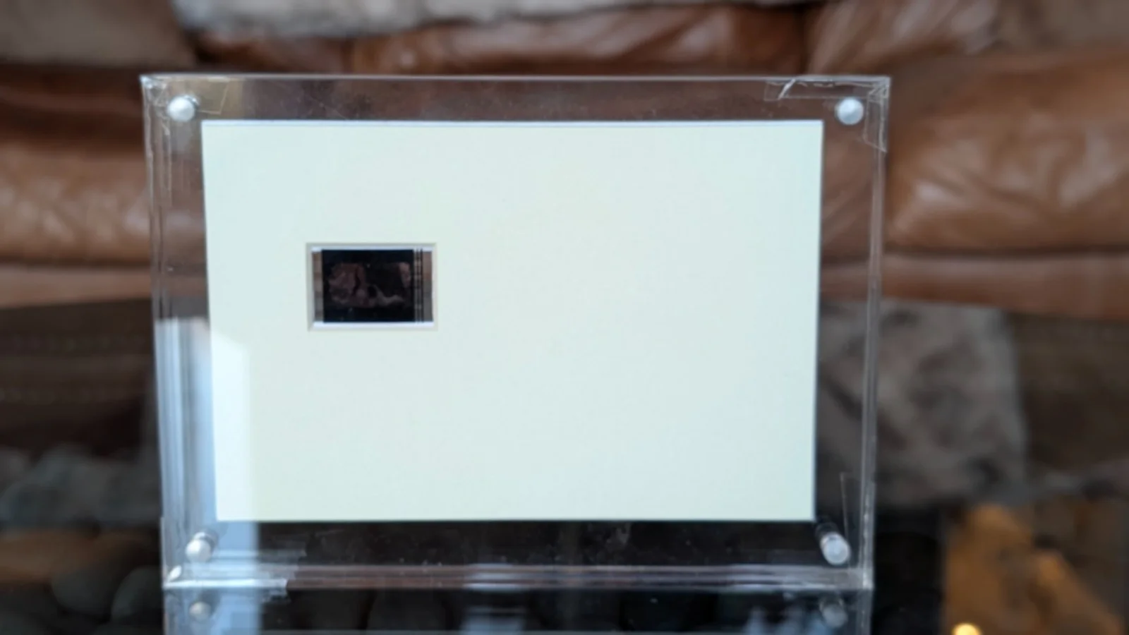 Labyrinth: Sarah - Genuine 35mm Film Cell - In stylish transparent stand - new, изображение 4