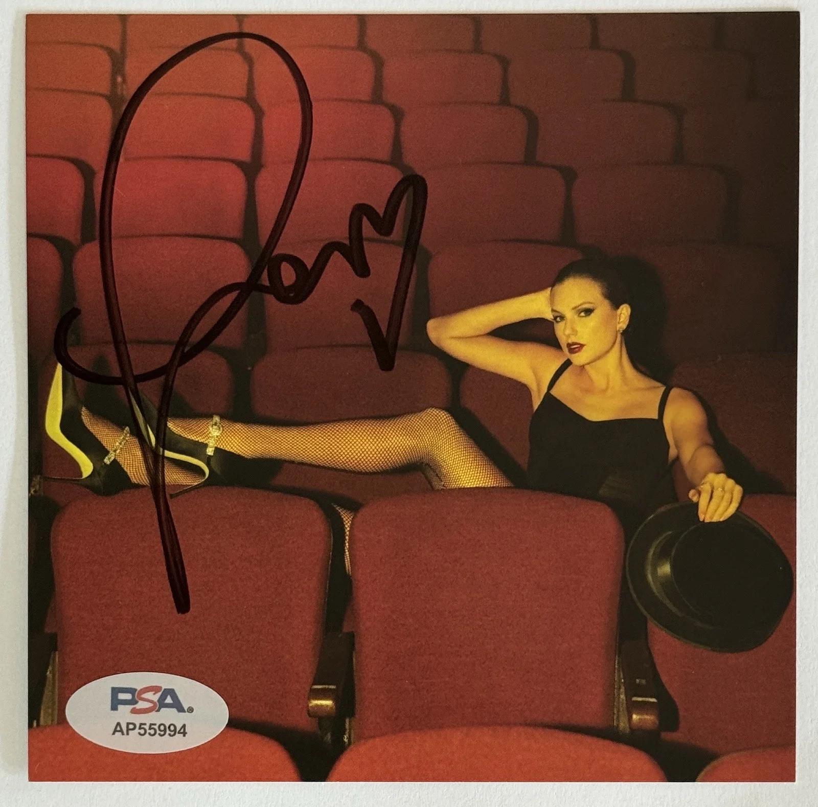 SIGNED TAYLOR SWIFT LIFE OF A SHOWGIRL RED PHOTO #4 & CD PSA DNA COA AUTOGRAPH, изображение 3