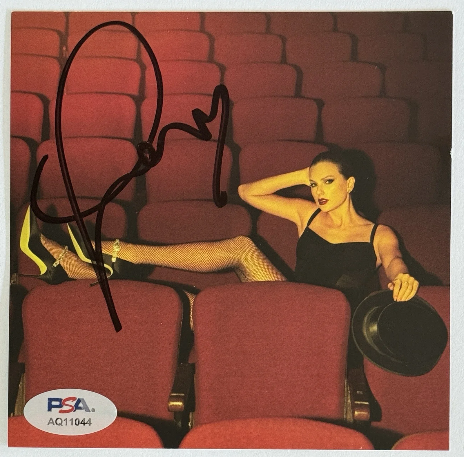 SIGNED TAYLOR SWIFT LIFE OF A SHOWGIRL RED PHOTO #4 & CD PSA DNA COA AUTOGRAPH, изображение 4