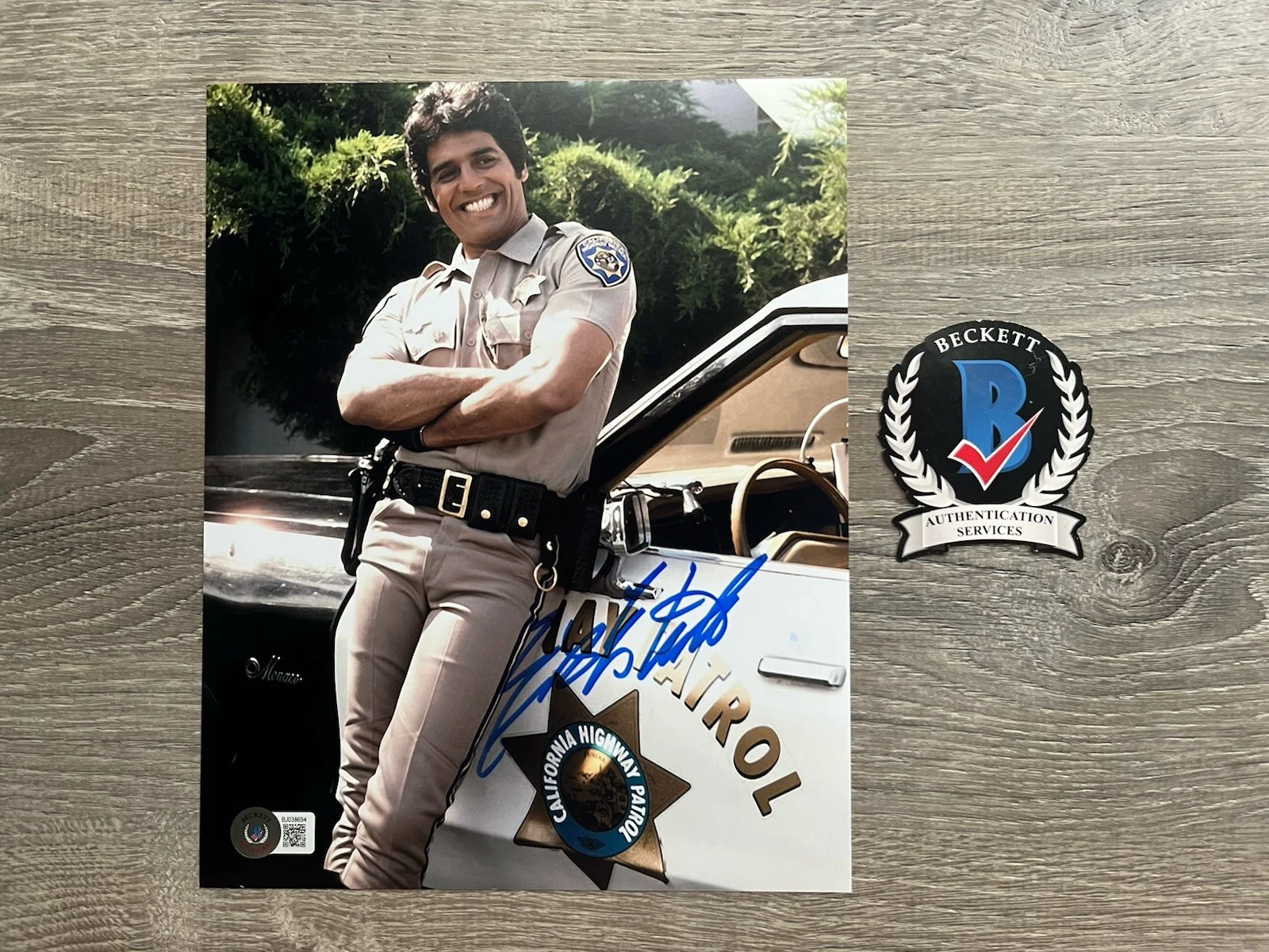 Erik Estrada — Erik Estrada Signed Ponch 8x10 Photo Beckett COA Chips