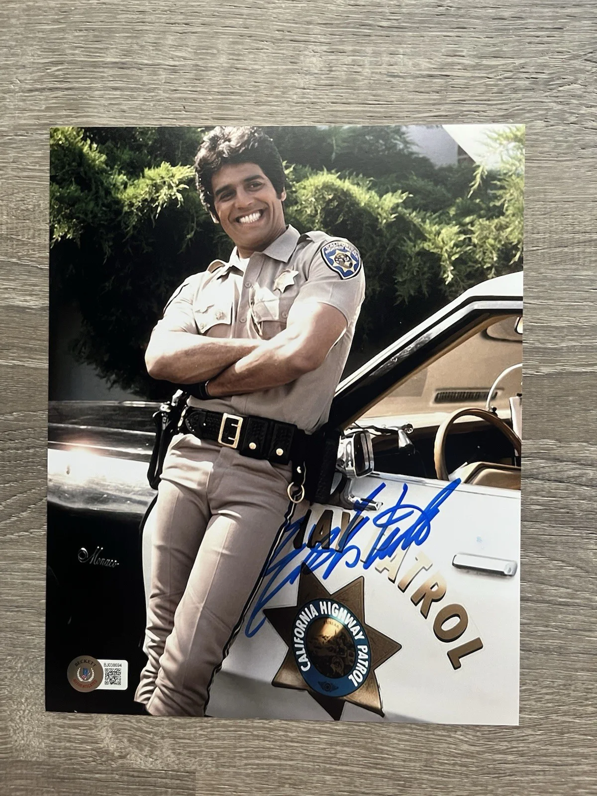 Erik Estrada — Erik Estrada Signed Ponch 8x10 Photo Beckett COA Chips, image 2
