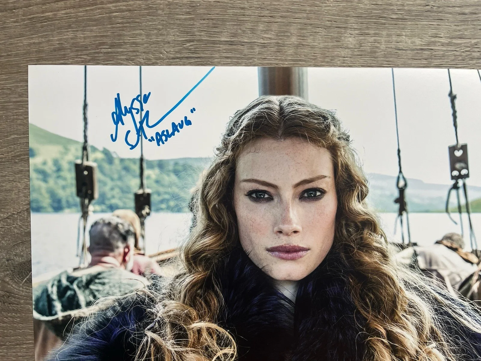 Alyssa Sutherland — Alyssa Sutherland Signed Vikings 11x14 Photo Aslaug JSA COA, image 3