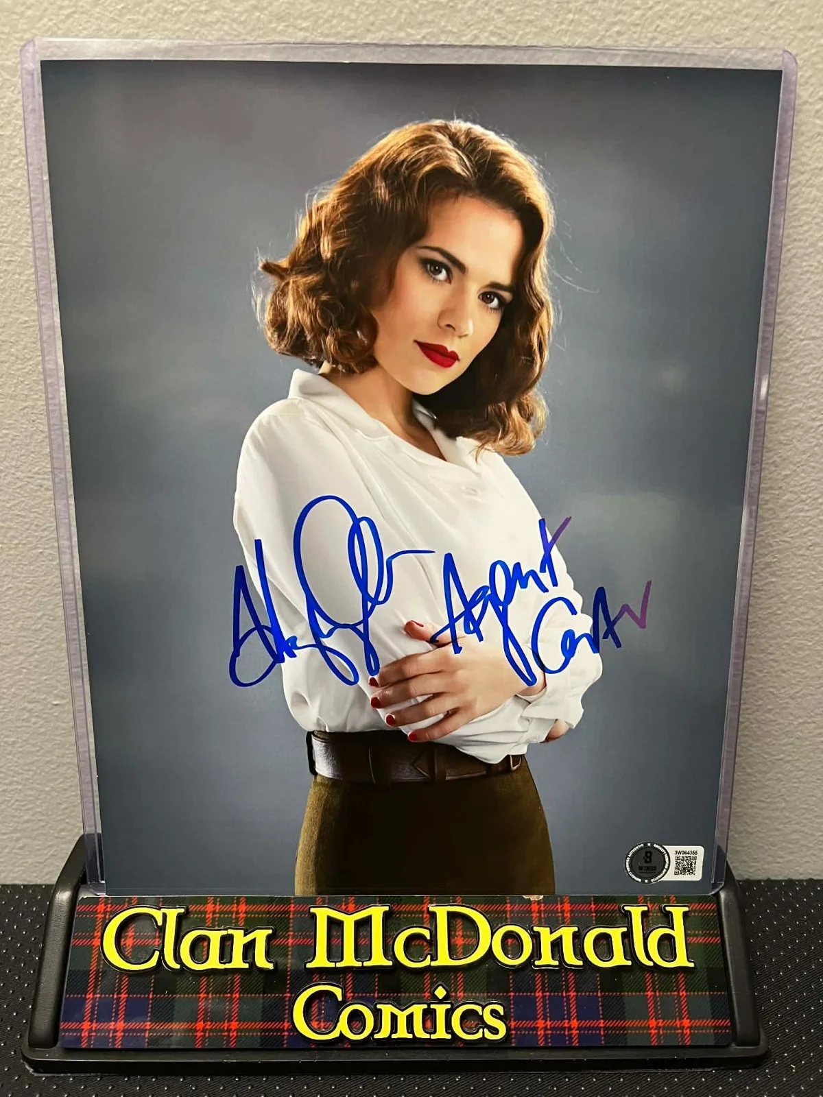 Hayley Atwell — Agent Carter 8 x 10 Photo Signed by Hayley Atwell with Beckett Certification