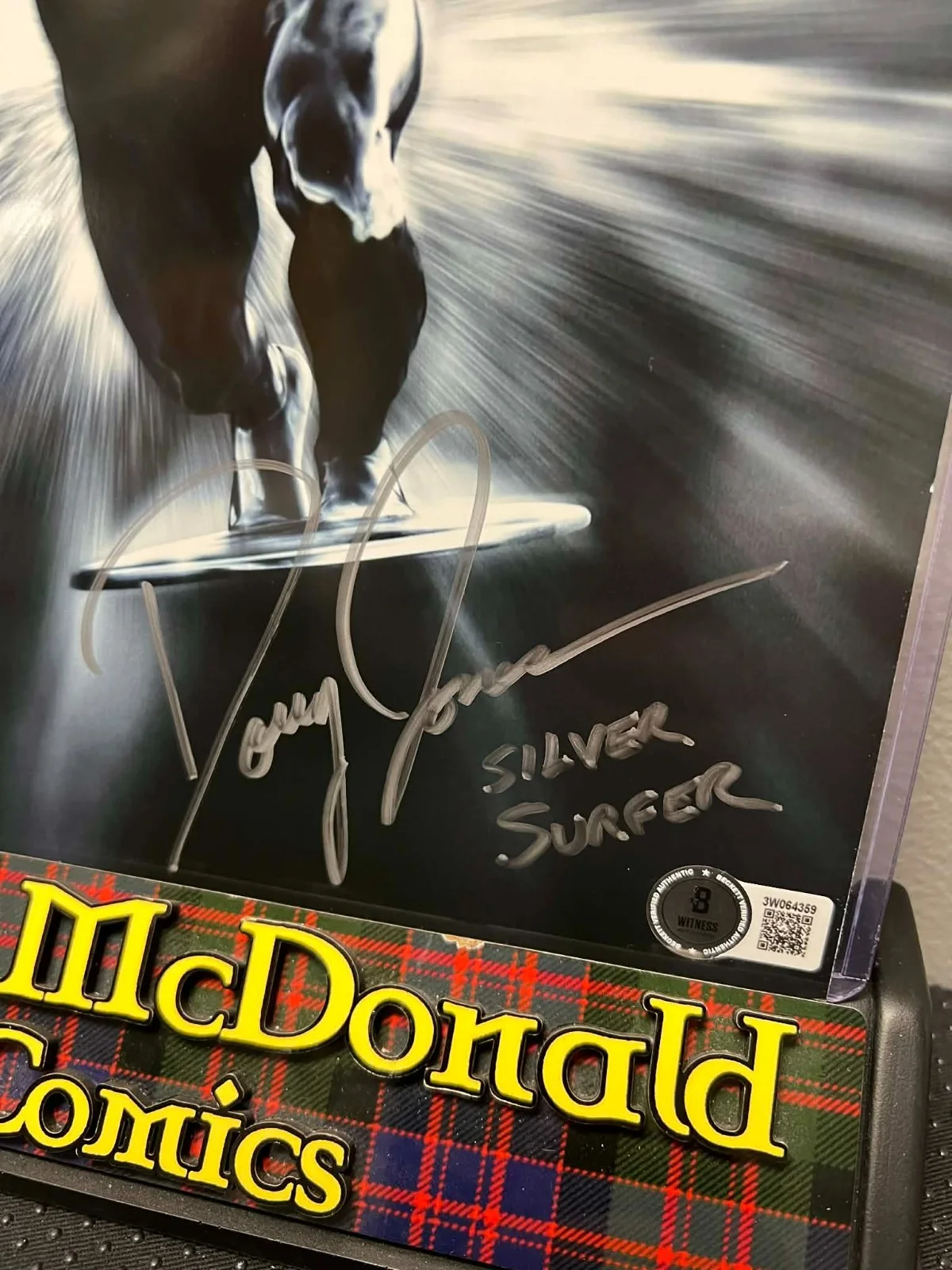 Doug Jones — Silver Surfer 8 x 10 Photo Signed by Doug Jones w/ Beckett Certification, изображение 2