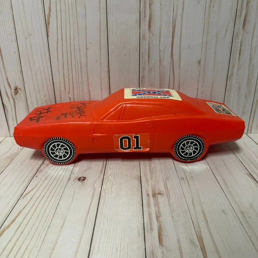 The Dukes Of Hazzard Blow Mold Bank With Signed Autographs of Daisy & Luke RARE, изображение 5