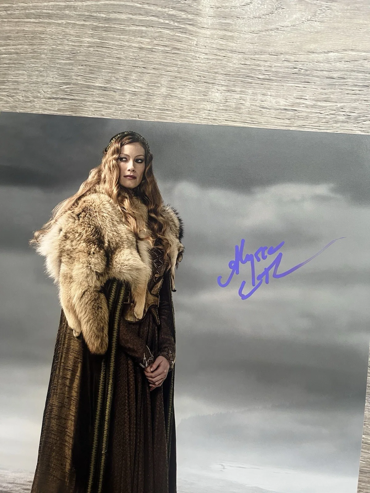 Alyssa Sutherland — Alyssa Sutherland Signed Vikings 11x14 Photo Aslaug JSA COA, image 3