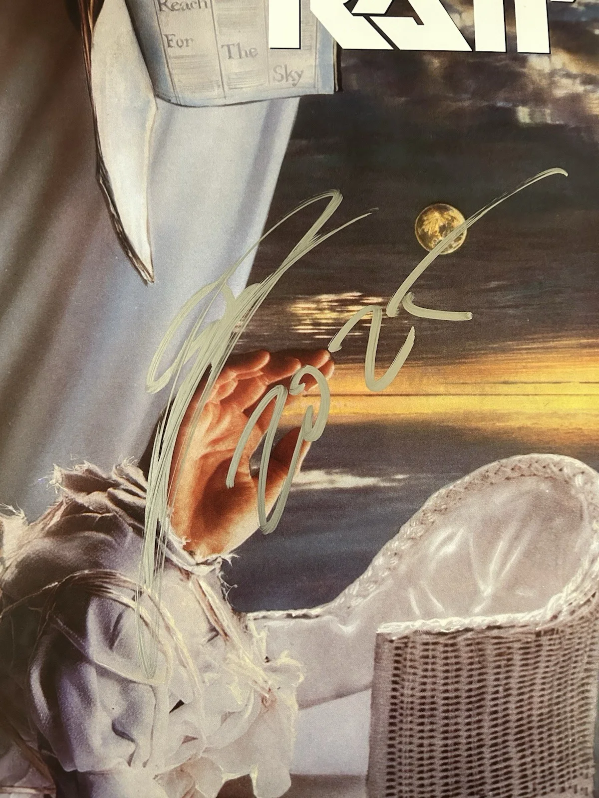 Stephen Pearcy ‘Ratt’ Band Signed ‘Reach For The Sky’ Vinyl Album Beckett, изображение 2