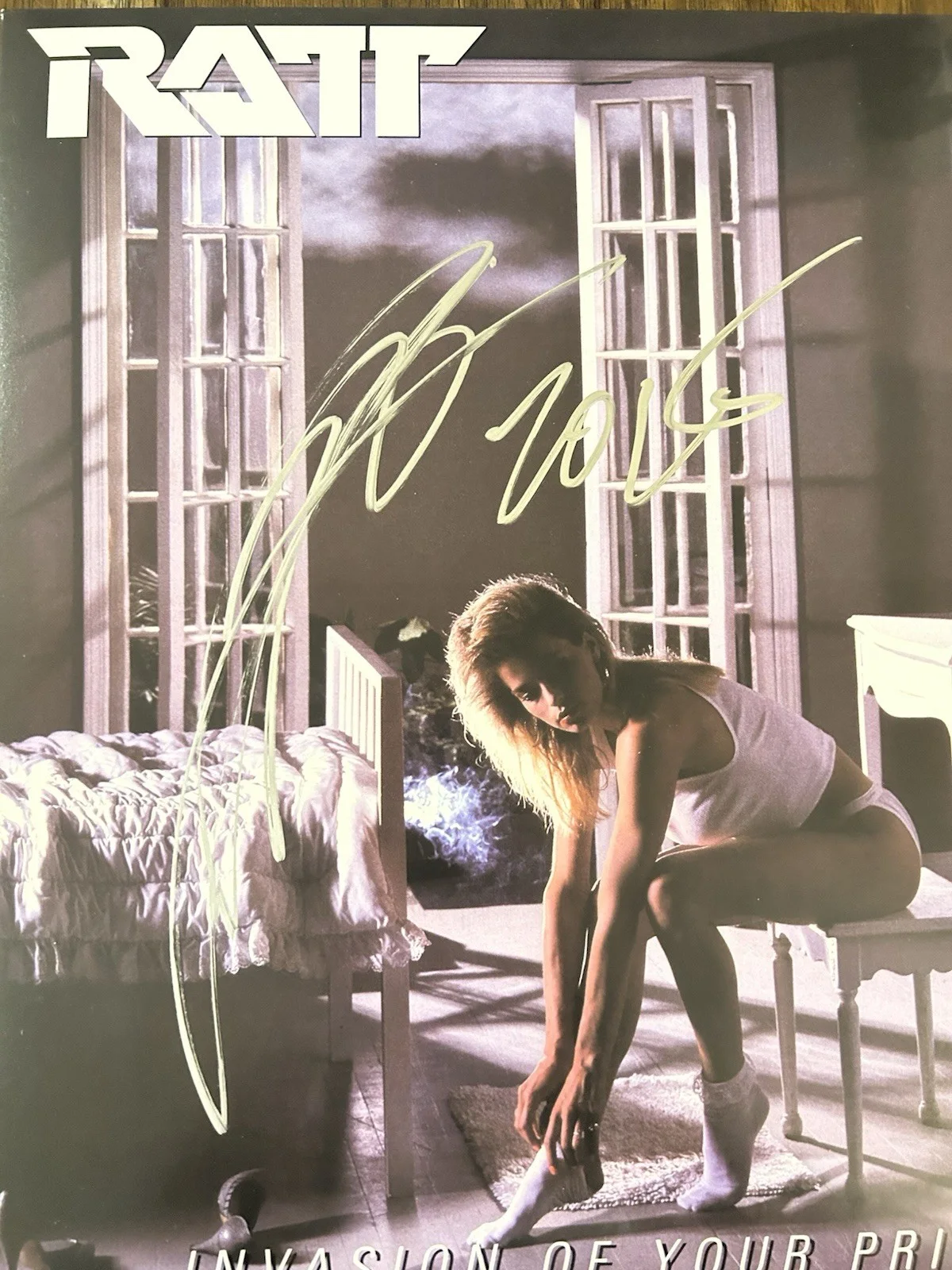 Stephen Pearcy ‘Ratt’ Band Signed ‘Invasion Of Your Privacy’ Vinyl Album Beckett, изображение 2