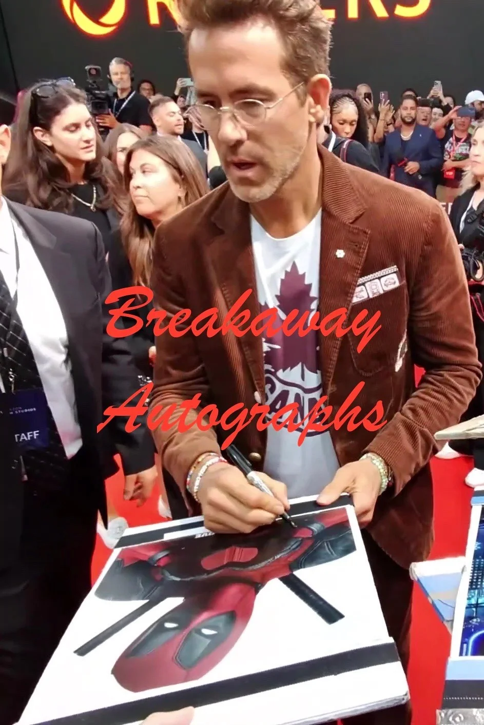 Ryan Reynolds — Ryan Reynolds signed photo 12X18 exact proof autographed Deadpool, image 4
