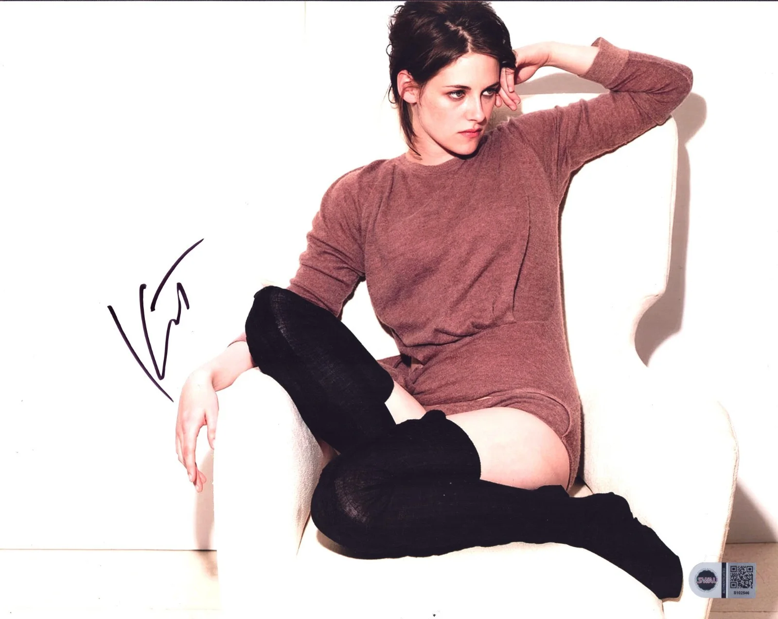 kristen stewart — Kristen Stewart Signed 11x14 PHOTO Sexy Pose Shot SWAU