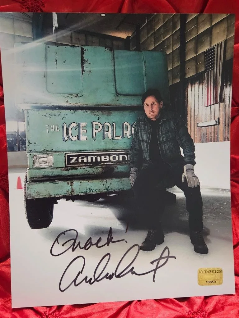 EMILIO ESTEVEZ — EMILIO ESTEVEZ "QUACK" HAND SIGNED AUTOGRAPHED 8X10 PHOTO THE MIGHTY DUCKS COA