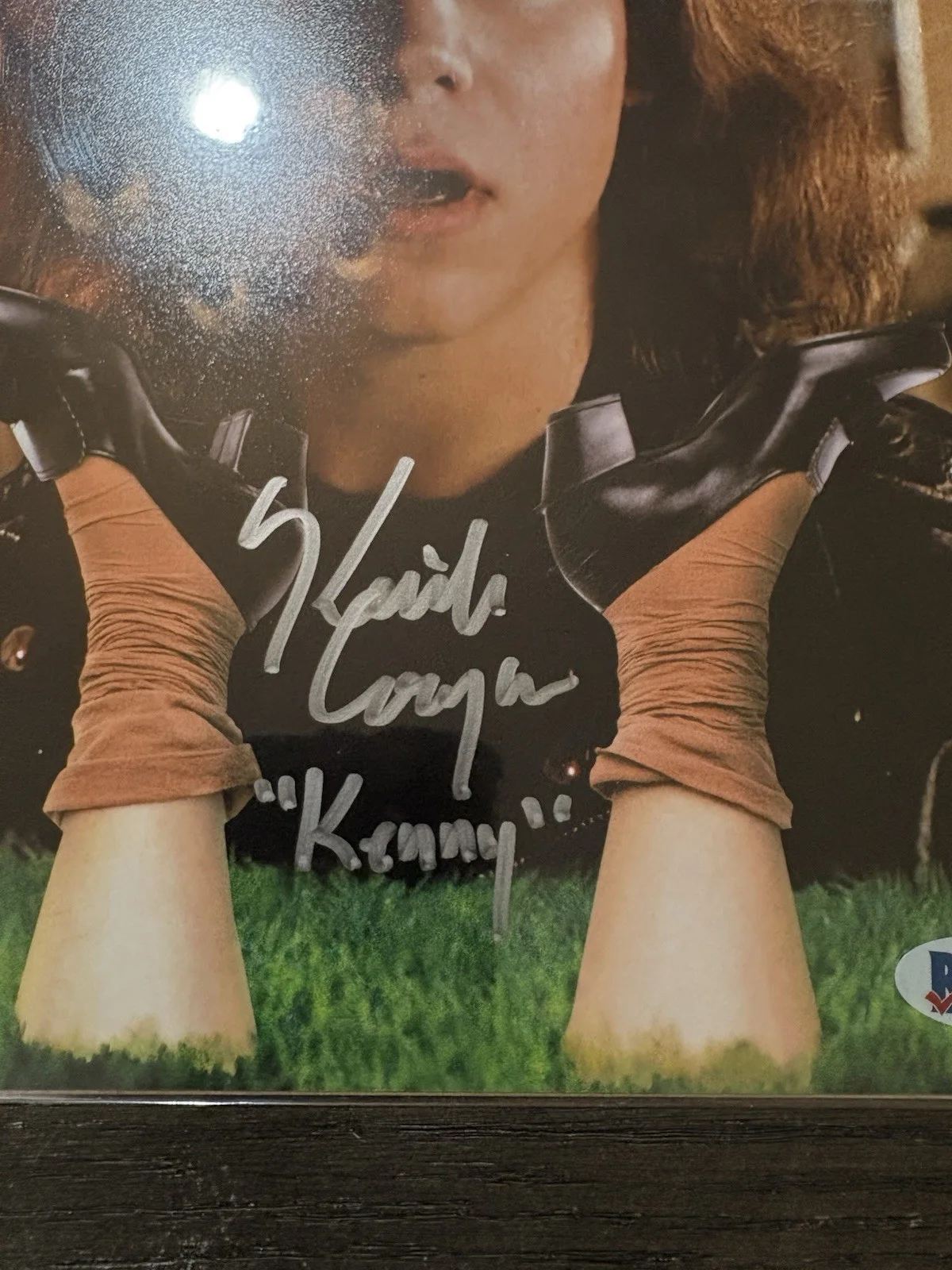 Keith Coogan — Keith Coogan Don’t Tell Mom The Babysitters Dead Signed W Beckett COA 8x10 Bam, изображение 2