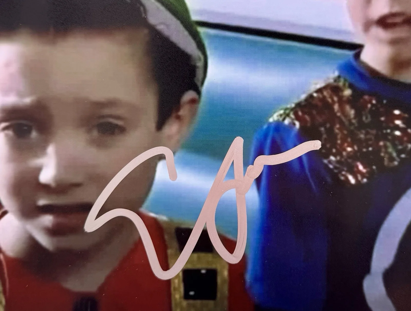 ELIJAH WOOD — ELIJAH WOOD HAND SIGNED AUTOGRAPH 'BACK TO THE FUTURE 2' 8X10 PHOTO +JSA COA, image 3