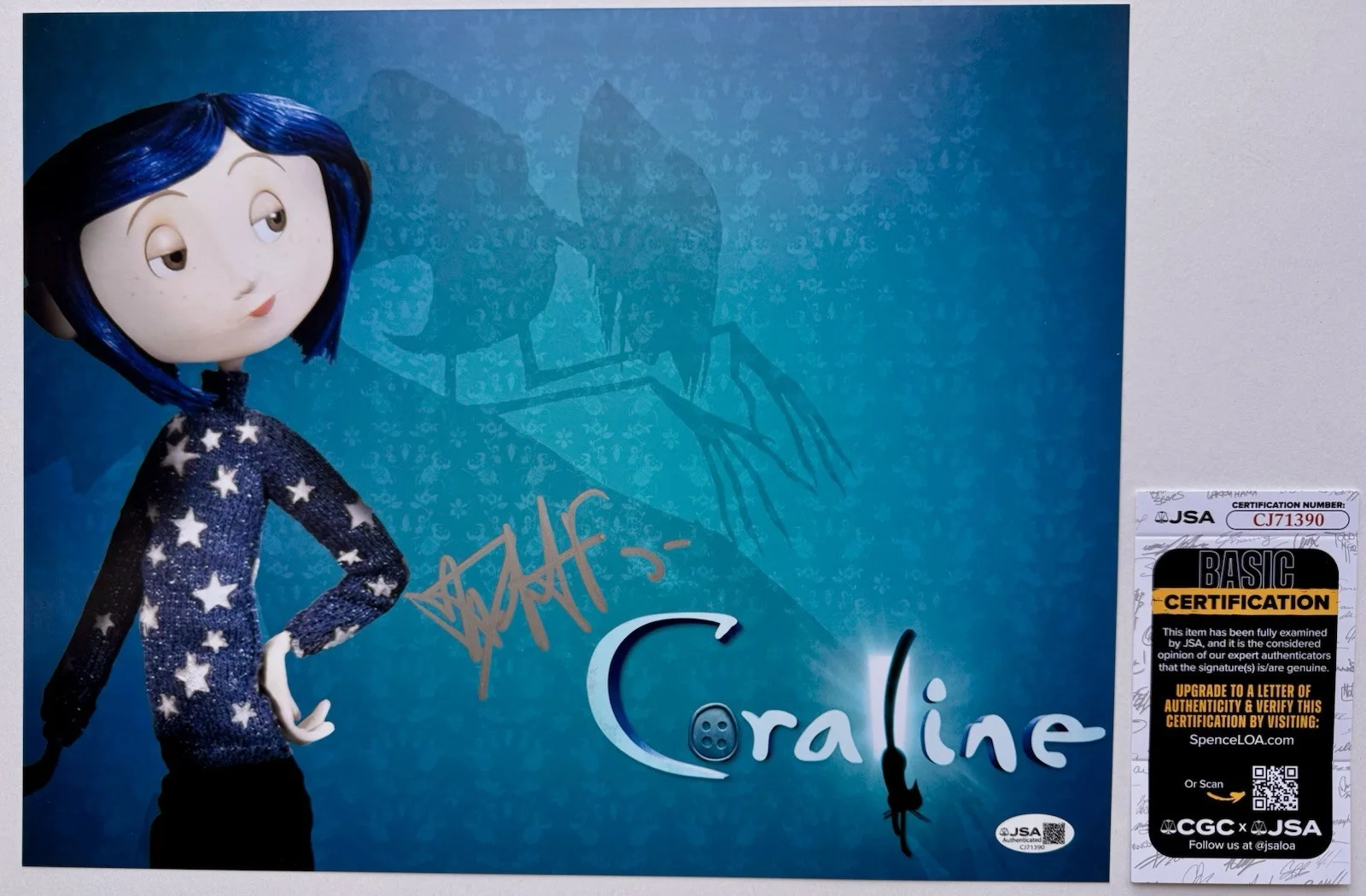 DAKOTA FANNING — DAKOTA FANNING HAND SIGNED AUTOGRAPH 'CORALINE' 11X14 PHOTO +JSA COA, image 2