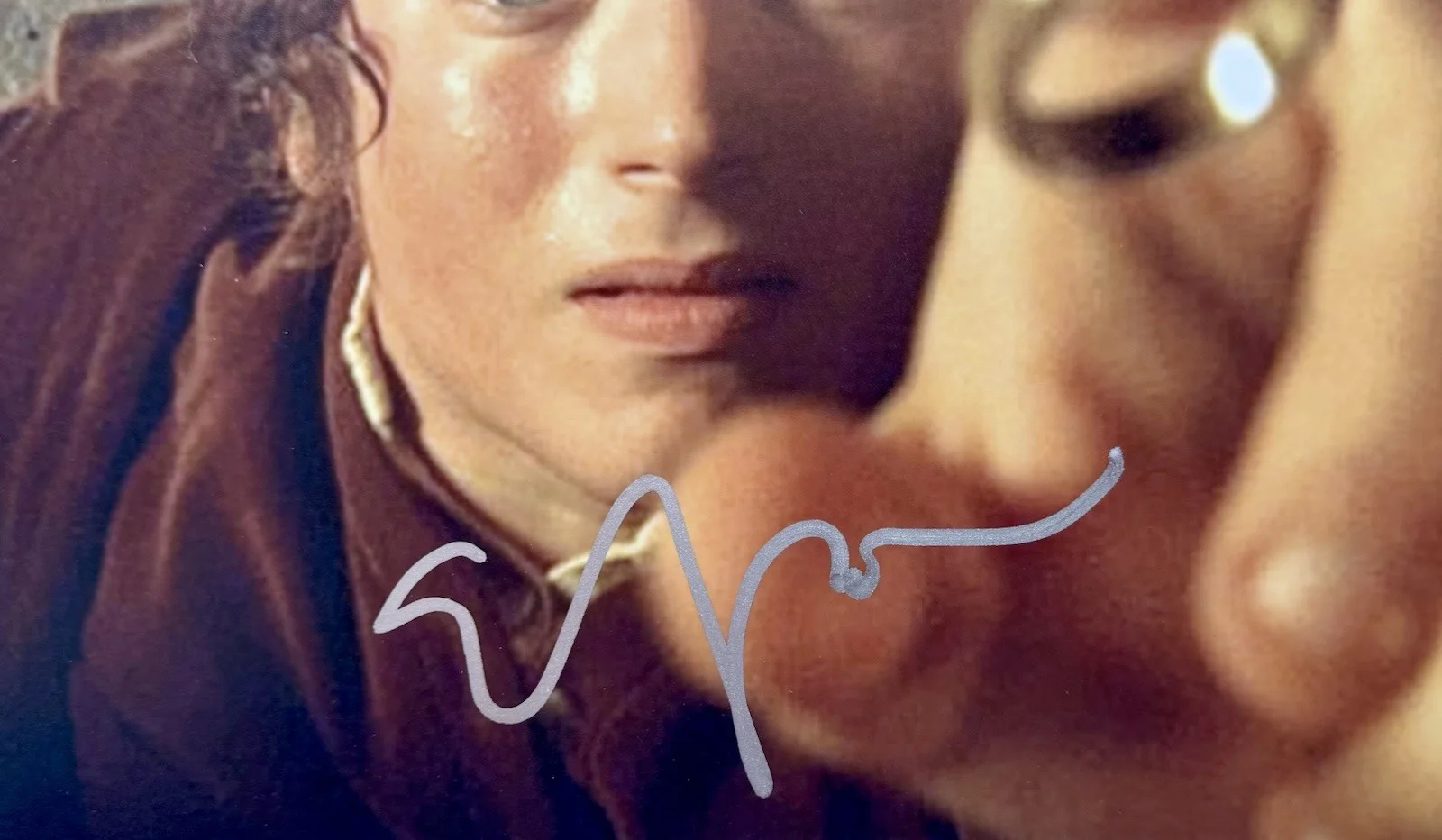 ELIJAH WOOD — ELIJAH WOOD HAND SIGNED AUTOGRAPH 'LORD OF THE RINGS' FRODO 11X14 PHOTO +JSA COA, изображение 2