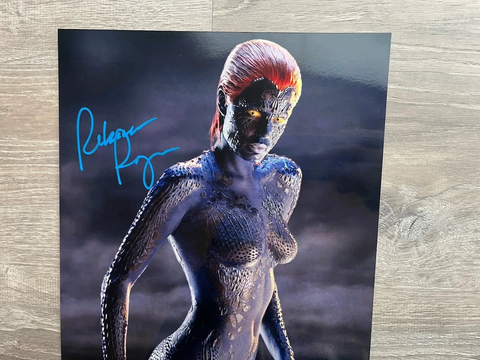 Rebecca Romijn — Rebecca Romijn Signed Mystique Metallic 11x14 Photo Beckett COA X-Men Marvel, изображение 3