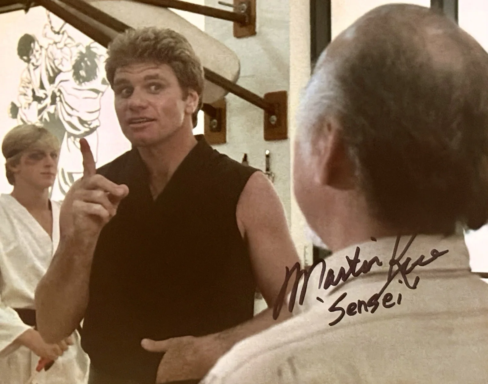 Martin Kove — MARTIN KOVE HAND SIGNED 8X10 SENSEI JOHN KREESE THE KARATE KID COBRA KAI MIYAGI