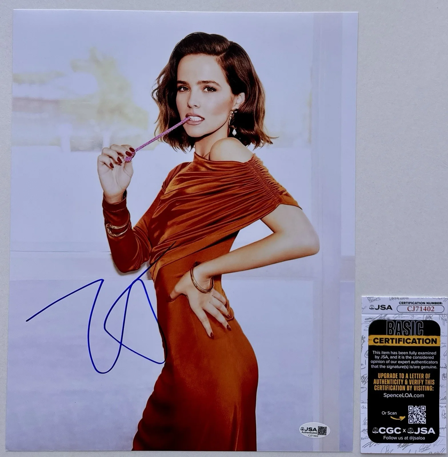ZOEY DEUTCH — ZOEY DEUTCH HAND SIGNED AUTOGRAPH 11X14 PHOTO +JSA COA