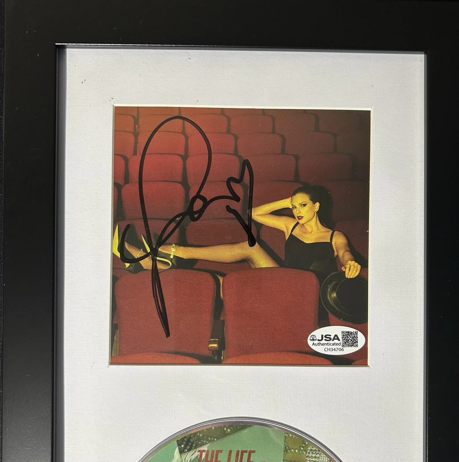 Taylor Swift Life of A Showgirl CD Framed Autographed With JSA COA #4, изображение 2