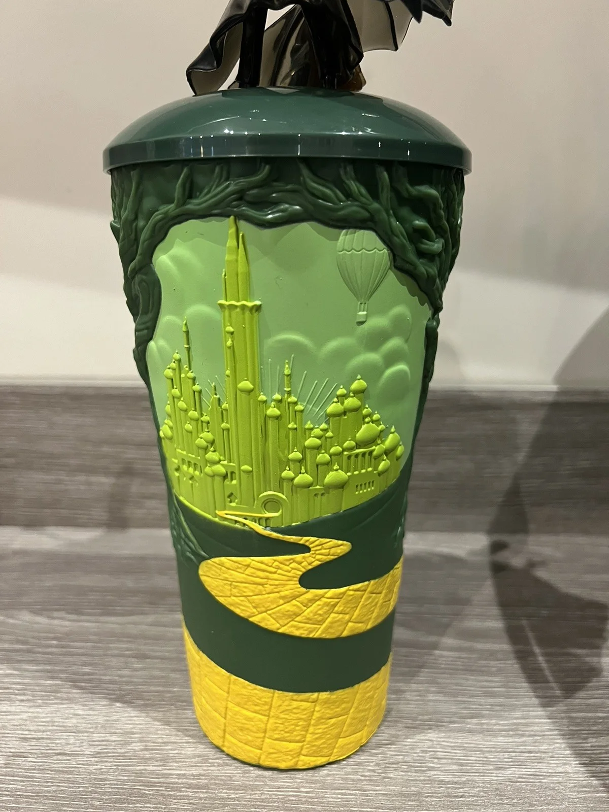 New Elphaba Wicked For Good Gripper Cup Mug 32oz VUE Cinema, изображение 2