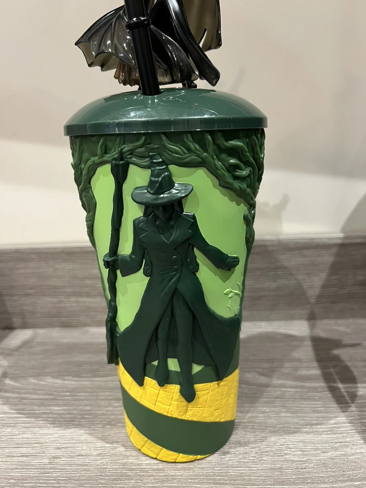New Elphaba Wicked For Good Gripper Cup Mug 32oz VUE Cinema, изображение 3