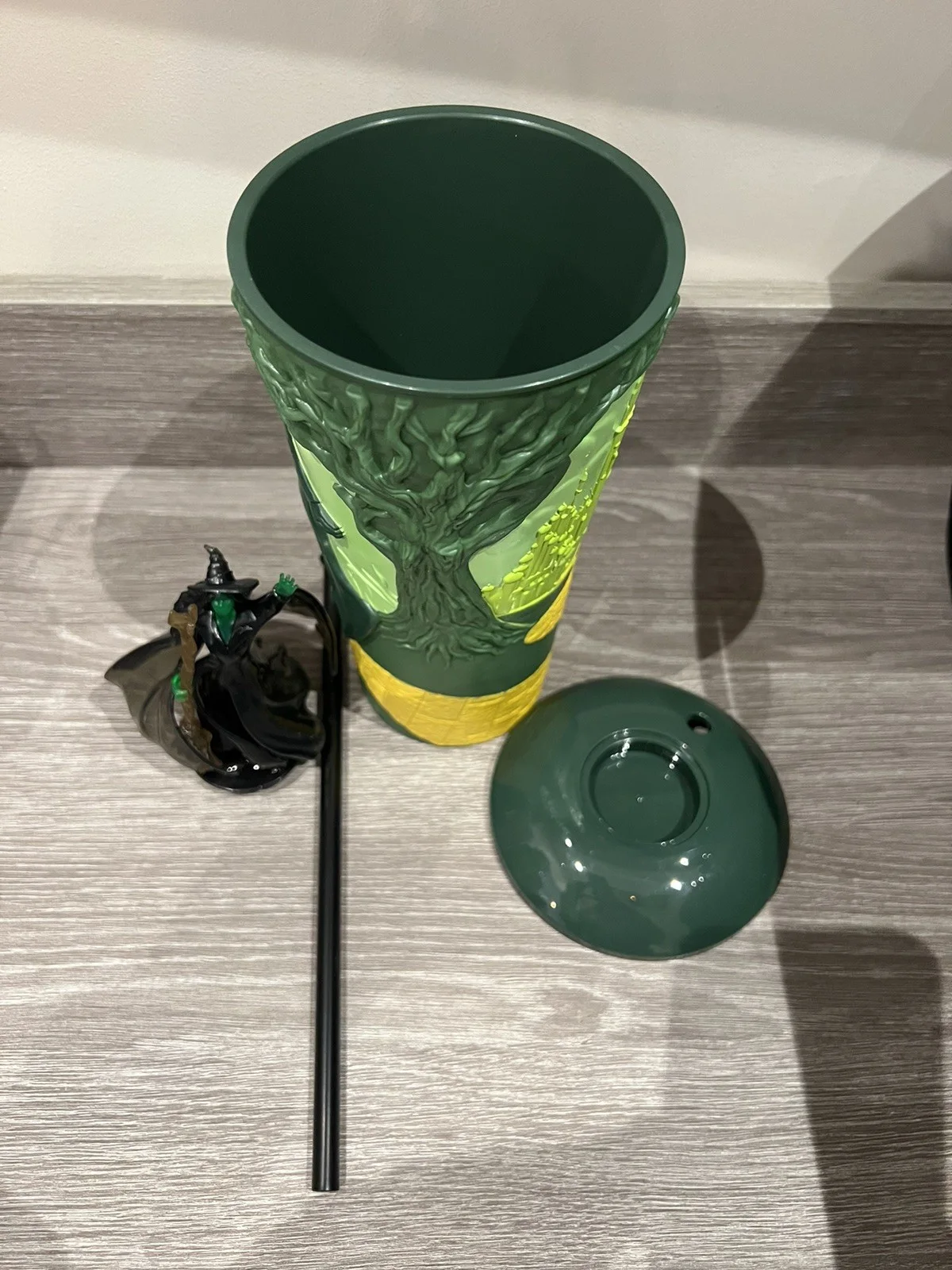 New Elphaba Wicked For Good Gripper Cup Mug 32oz VUE Cinema, изображение 5