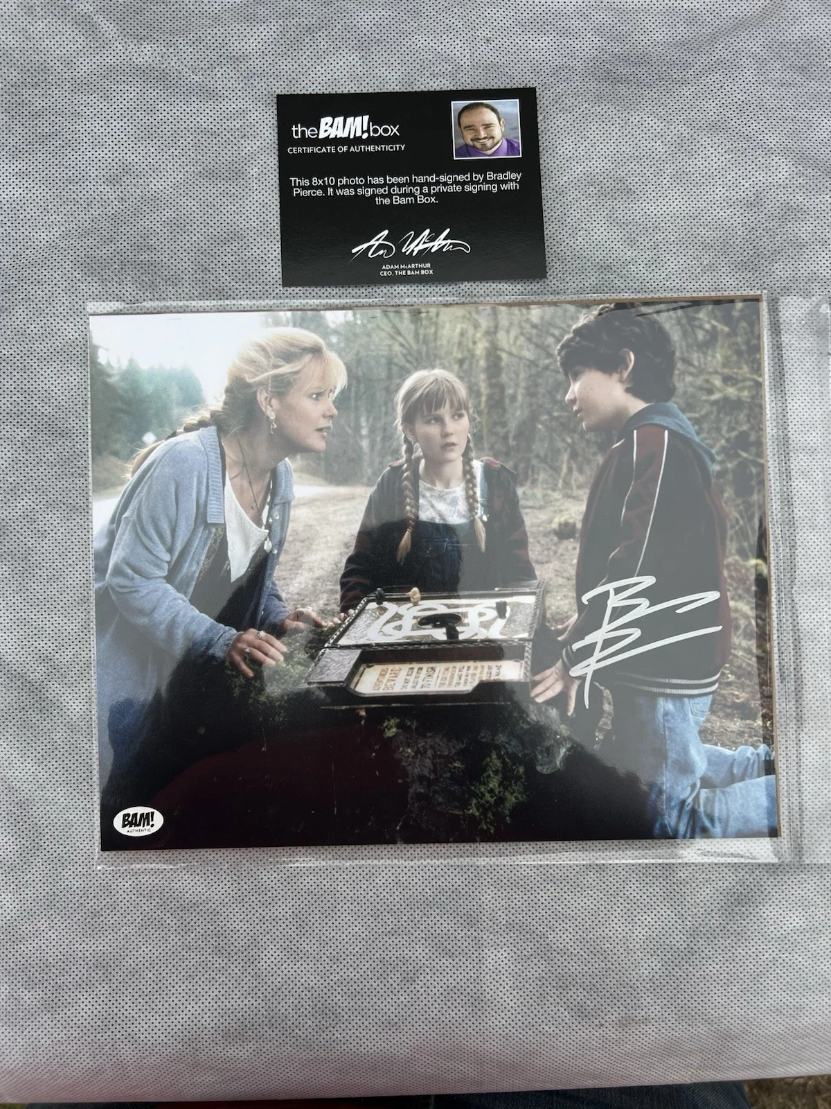 Bradley Pierce — Jumanji - Bradley Pierce "Peter" signed 8x10 photo w/ Bam Box COA, изображение 2