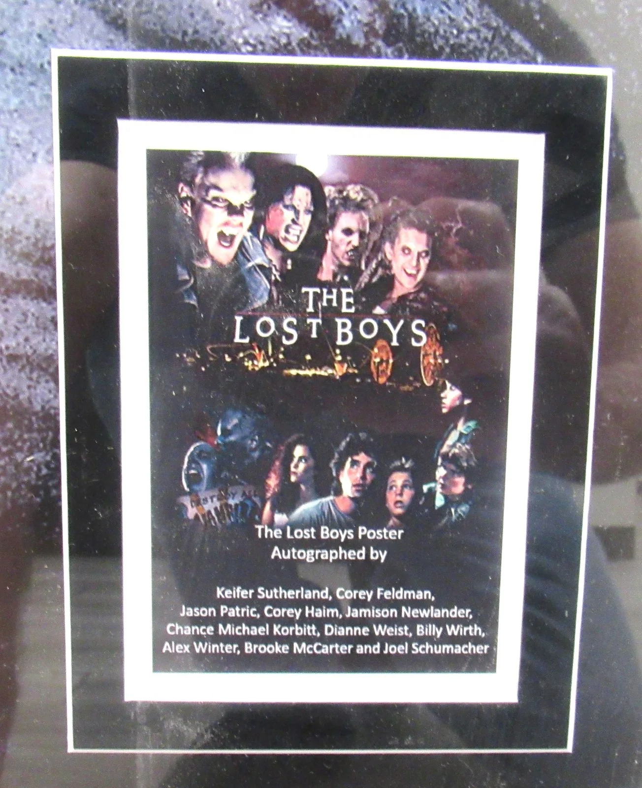 Kiefer Sutherland — THE LOST BOYS Movie Poster Custom Framed with 11 SIGNATURES 28 x 41 + LP & DVD, изображение 2