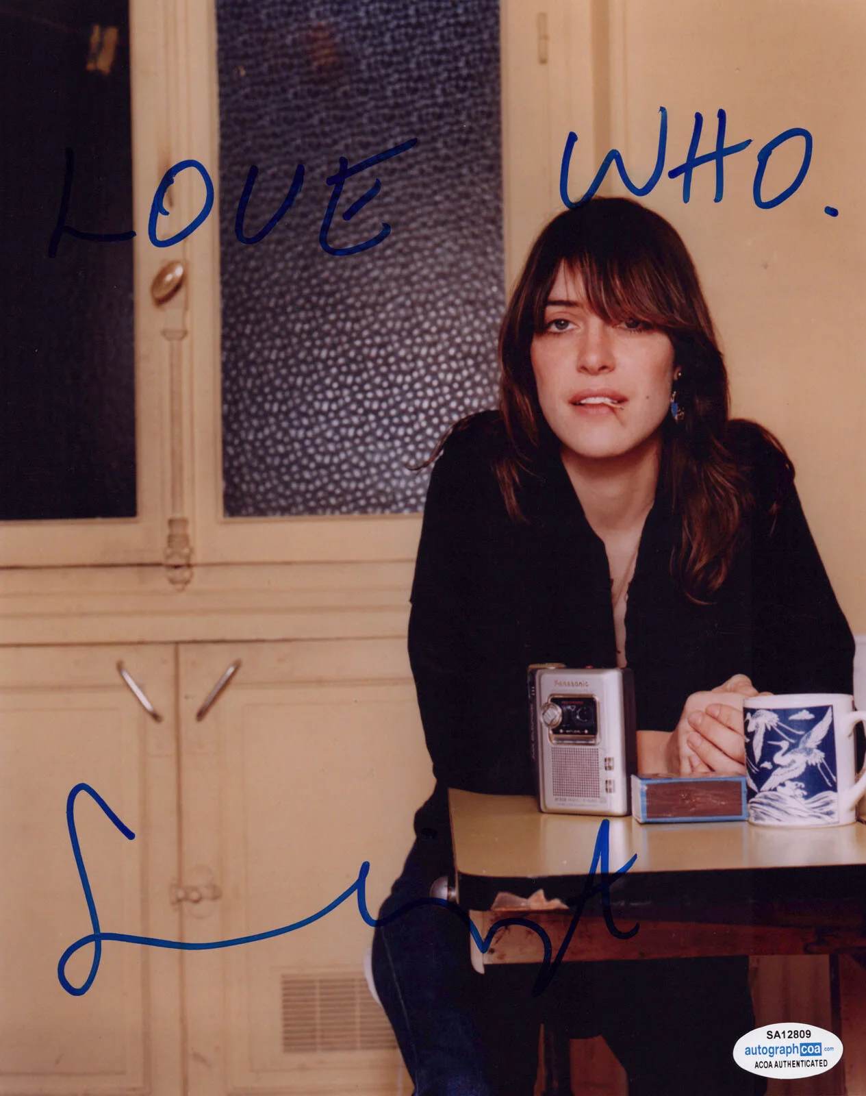 LESLIE FEIST — Singer LESLIE FEIST signed 8x10 Photo Proof MY MOON MY MAN Inscription ACOA COA, изображение 3