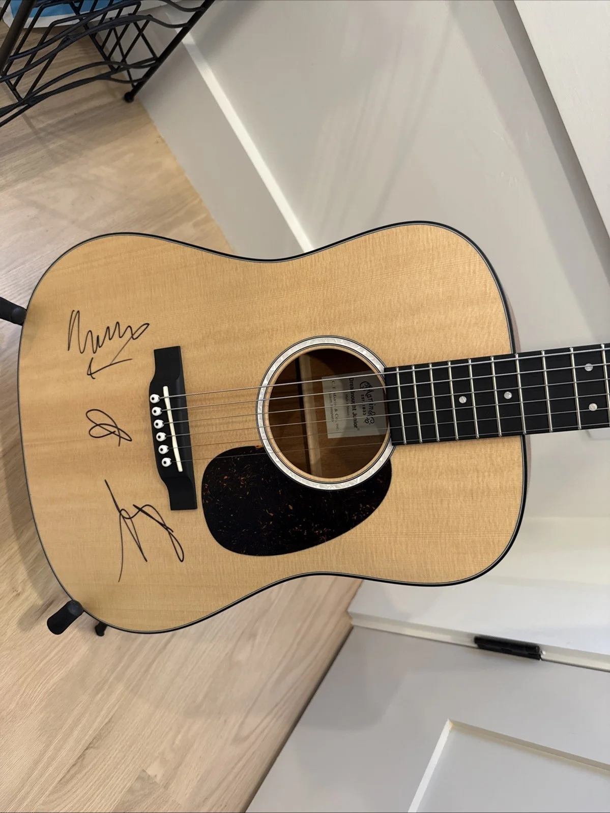 Mumford And Sons Signed Martin Guitar Marcus Ben Ted Beckett LOA, изображение 2