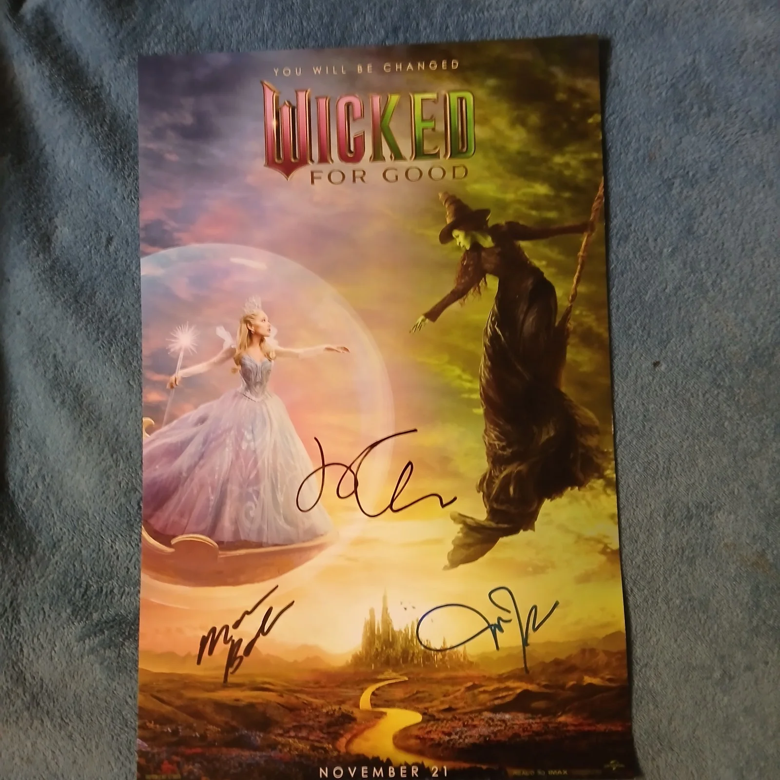 jeff goldblum, michelle yeoh, marissa bode — WICKED FOR GOOD 🔥 11X17 CAST SIGNED PHOTO 📸 (GOLDBLUM/YEOH) 🔥, изображение 2