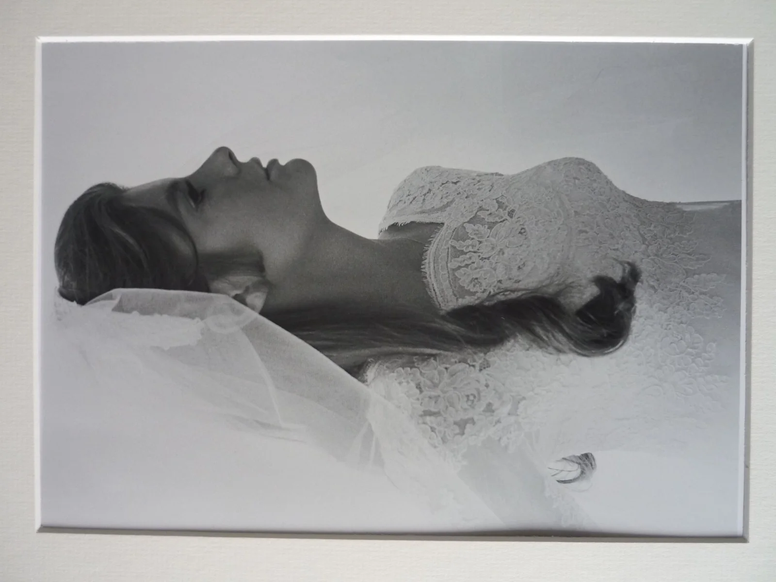 Framed 14x11 Poster Film Wedding Katharine Ross Elaine Robinson graduate dress, изображение 2