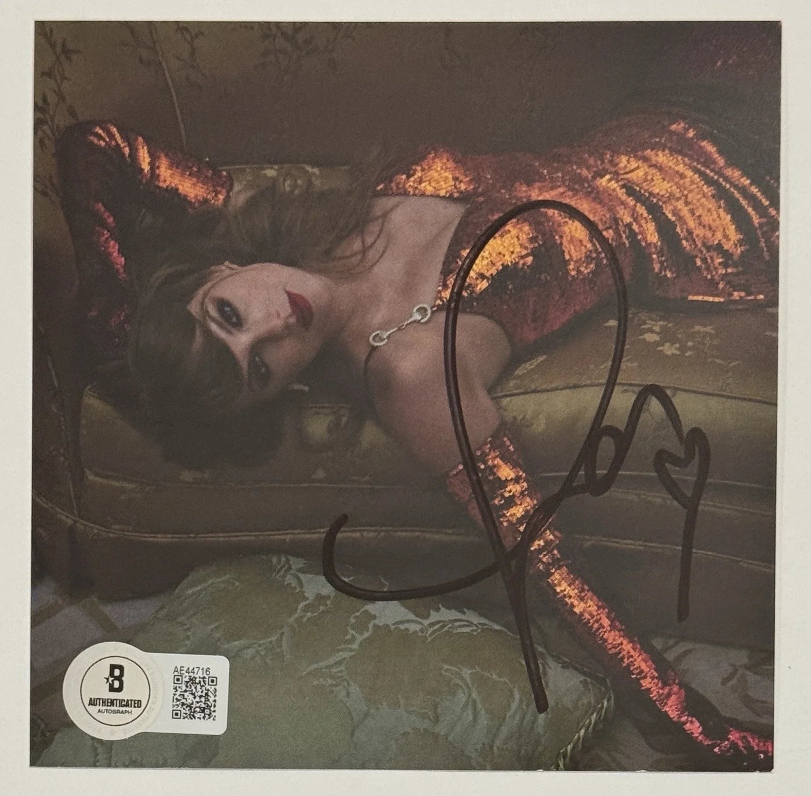 FRAMED AUTOGRAPH HEART TAYLOR SWIFT LIFE SHOWGIRL PHOTOGRAPH CD BAS BECKETT COA, изображение 3